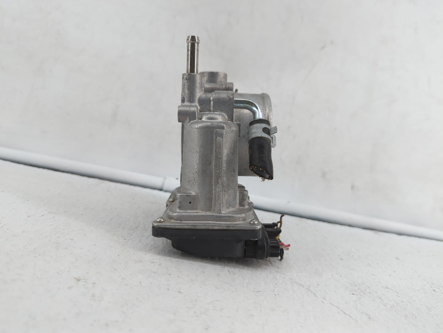 2012-2016 Subaru Impreza Throttle Body P/N:16112AA380 Fits Fits 2011 2012 2013 2014 2015 2016 2017 OEM Used Auto Parts - Oem