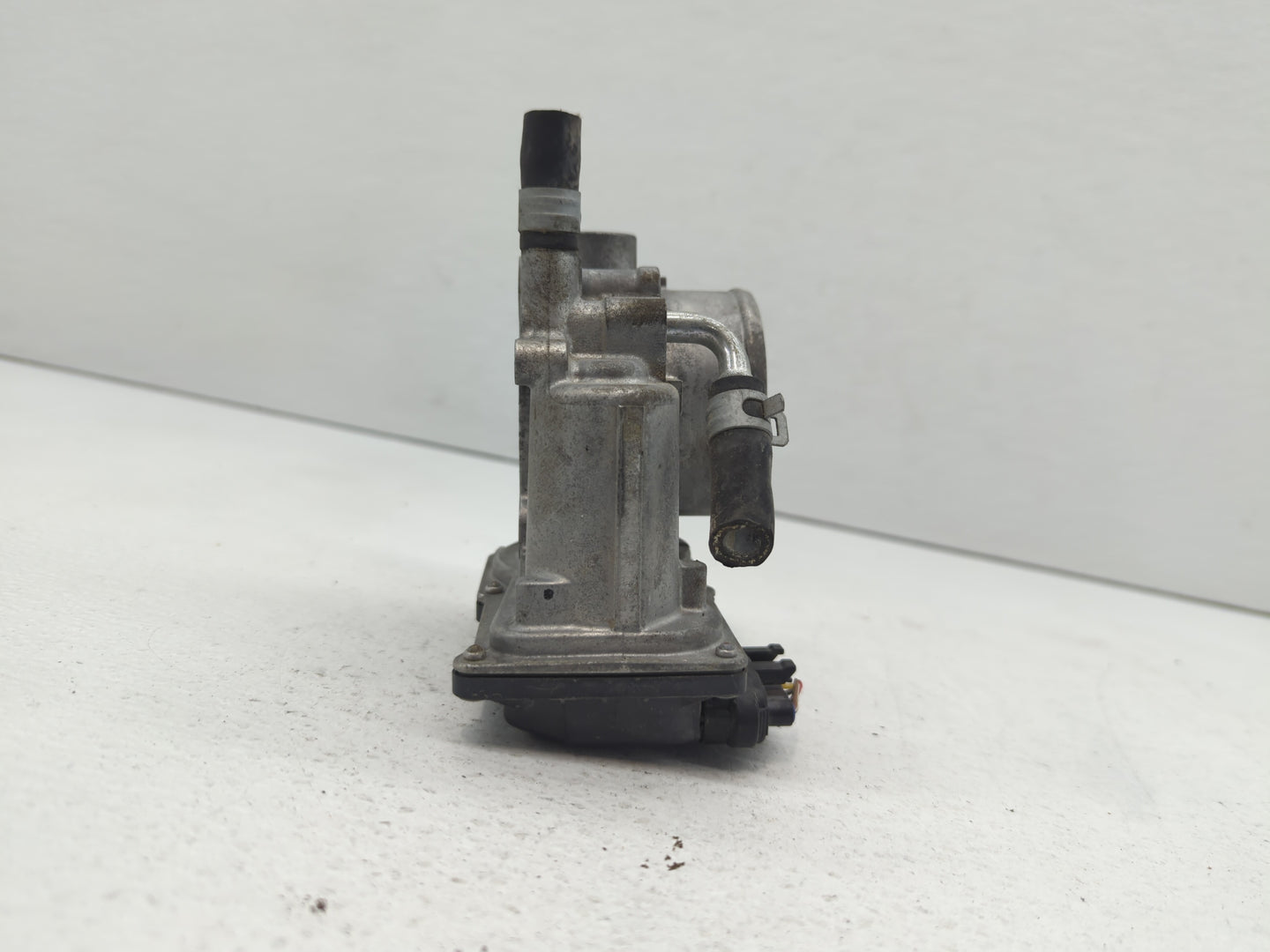 2012-2016 Subaru Impreza Throttle Body P/N:16112AA380 Fits Fits 2011 2012 2013 2014 2015 2016 2017 2018 OEM Used Auto Parts 