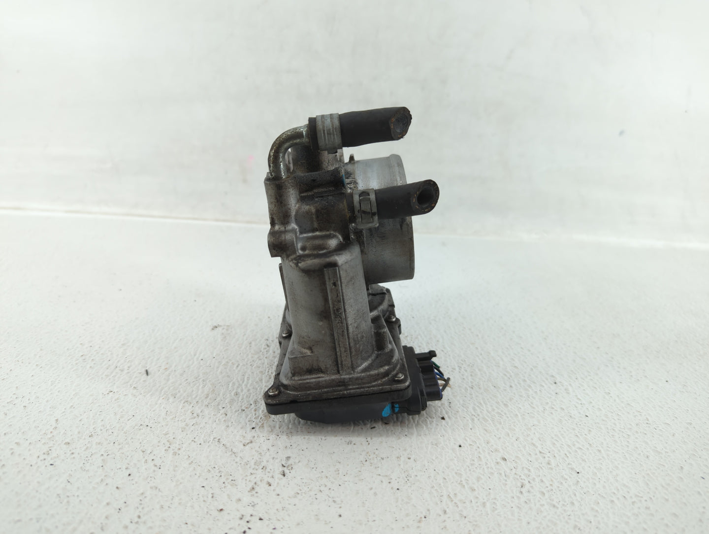 2011-2014 Subaru Impreza Throttle Body P/N:16112AA310 Fits Fits 2010 2011 2012 2013 2014 OEM Used Auto Parts - Oemusedautopa