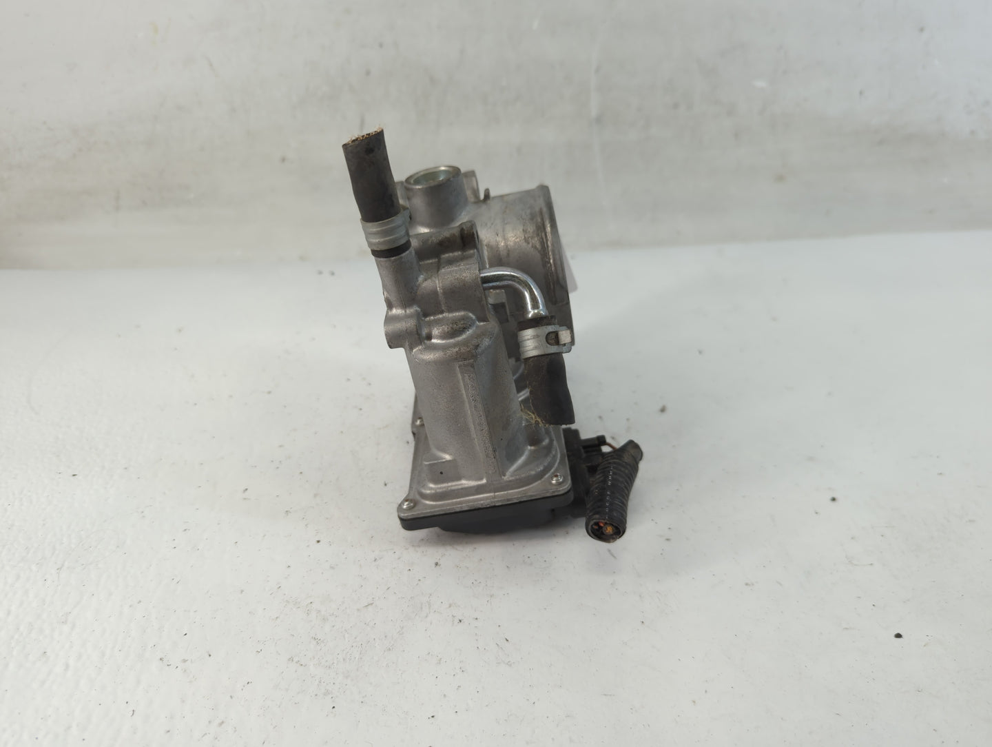 2012-2016 Subaru Impreza Throttle Body P/N:16112AA380 Fits Fits 2011 2012 2013 2014 2015 2016 2017 2018 OEM Used Auto Parts 