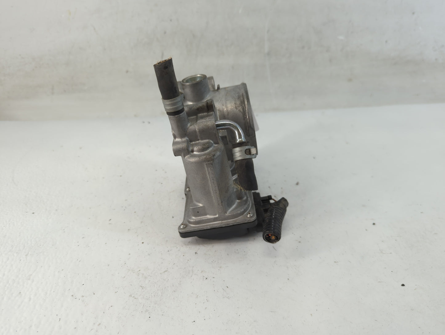 2012-2016 Subaru Impreza Throttle Body P/N:16112AA380 Fits Fits 2011 2012 2013 2014 2015 2016 2017 2018 OEM Used Auto Parts 