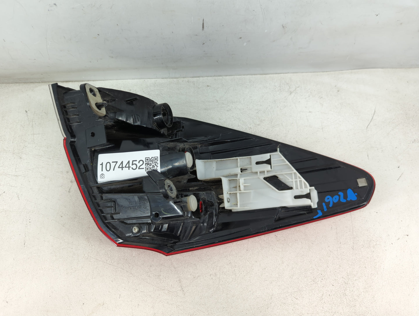 2010-2013 Subaru Legacy Tail Light Assembly Passenger Right OEM Fits Fits 2010 2011 2012 2013 OEM Used Auto Parts - Oemuseda