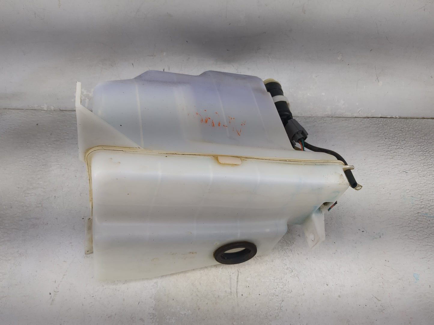 2010-2014 Subaru Legacy Windshield Washer Fluid Reservoir Bottle Oem 1474101 - Oemusedautoparts1.com