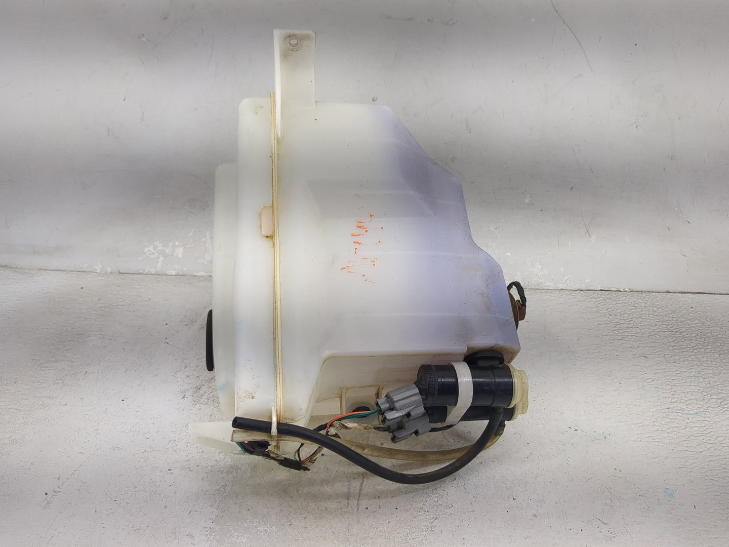 2010-2014 Subaru Legacy Windshield Washer Fluid Reservoir Bottle Oem 1474101 - Oemusedautoparts1.com