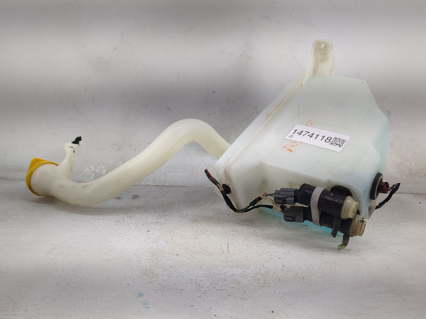 2010-2014 Subaru Legacy Windshield Washer Fluid Reservoir Bottle Oem 1474118 - Oemusedautoparts1.com