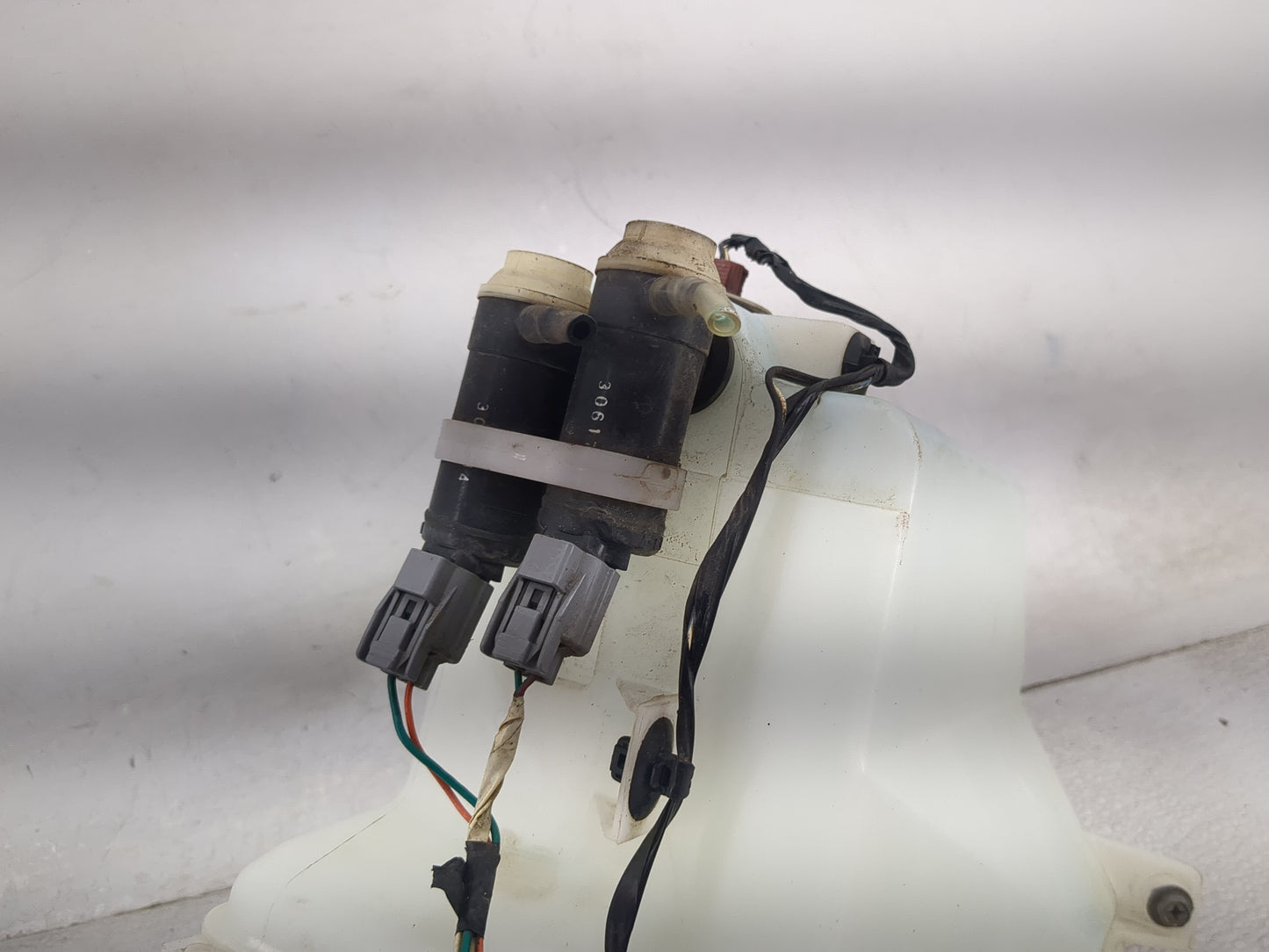 2010-2014 Subaru Legacy Windshield Washer Fluid Reservoir Bottle Oem 1474118 - Oemusedautoparts1.com