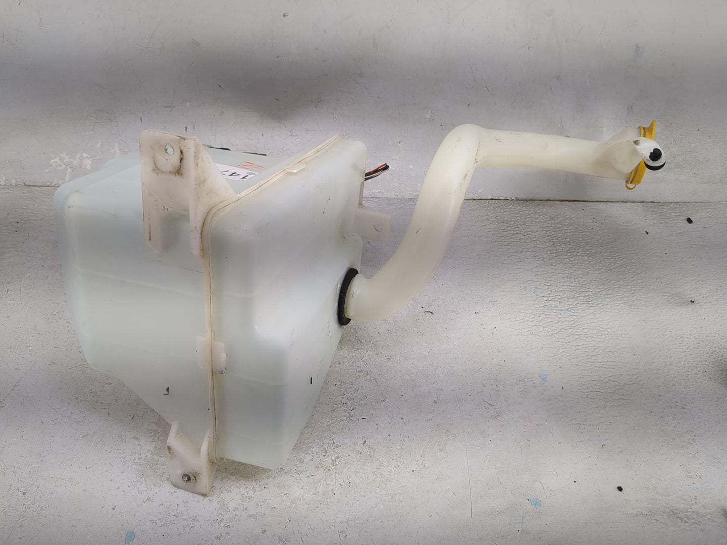 2010-2014 Subaru Legacy Windshield Washer Fluid Reservoir Bottle Oem 1474118 - Oemusedautoparts1.com