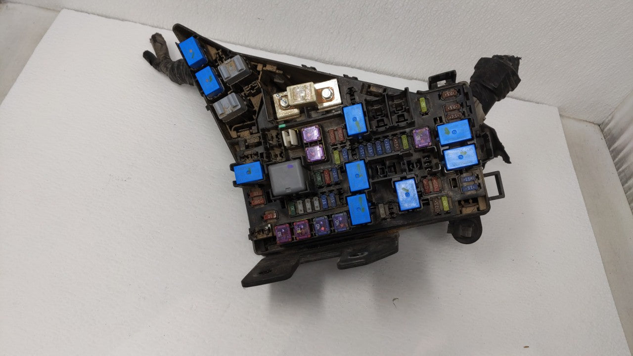 2010-2014 Subaru Legacy Fusebox Fuse Box Panel Relay Module Fits Fits 2010 2011 2012 2013 2014 OEM Used Auto Parts - Oemused