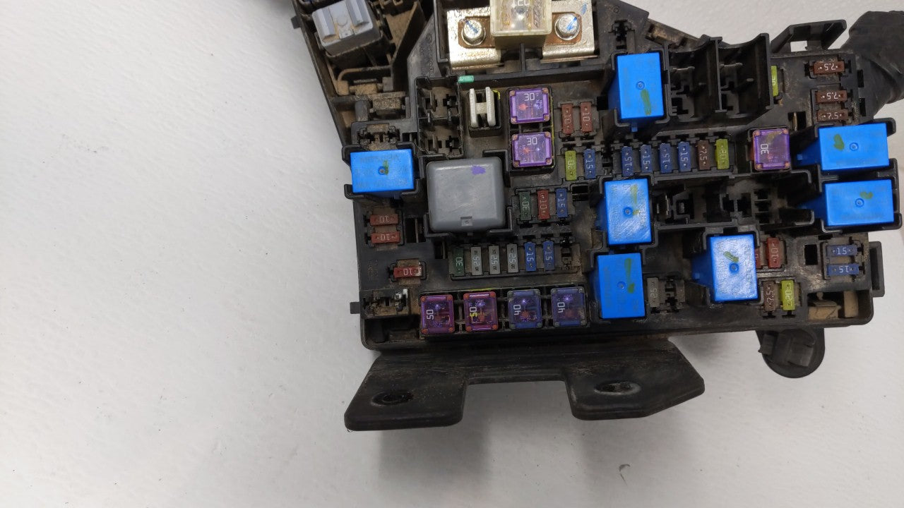 2010-2014 Subaru Legacy Fusebox Fuse Box Panel Relay Module Fits Fits 2010 2011 2012 2013 2014 OEM Used Auto Parts - Oemused