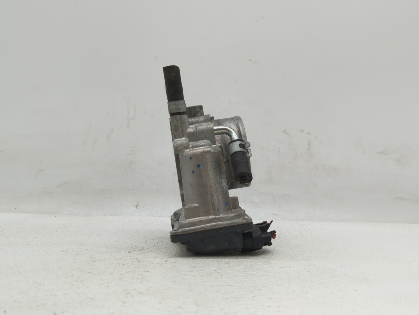 2013-2019 Subaru Legacy Throttle Body P/N:16112AA38A Fits Fits 2013 2014 2015 2016 2017 2018 2019 OEM Used Auto Parts - Oemu