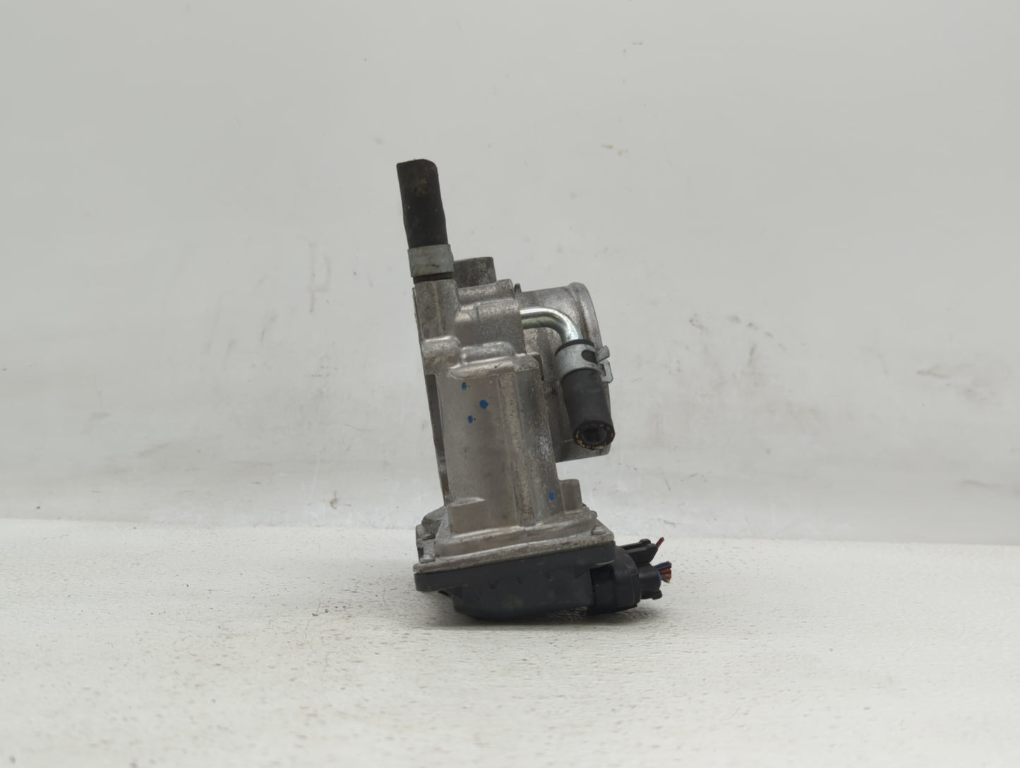 2013-2019 Subaru Legacy Throttle Body P/N:16112AA38A Fits Fits 2013 2014 2015 2016 2017 2018 2019 OEM Used Auto Parts - Oemu