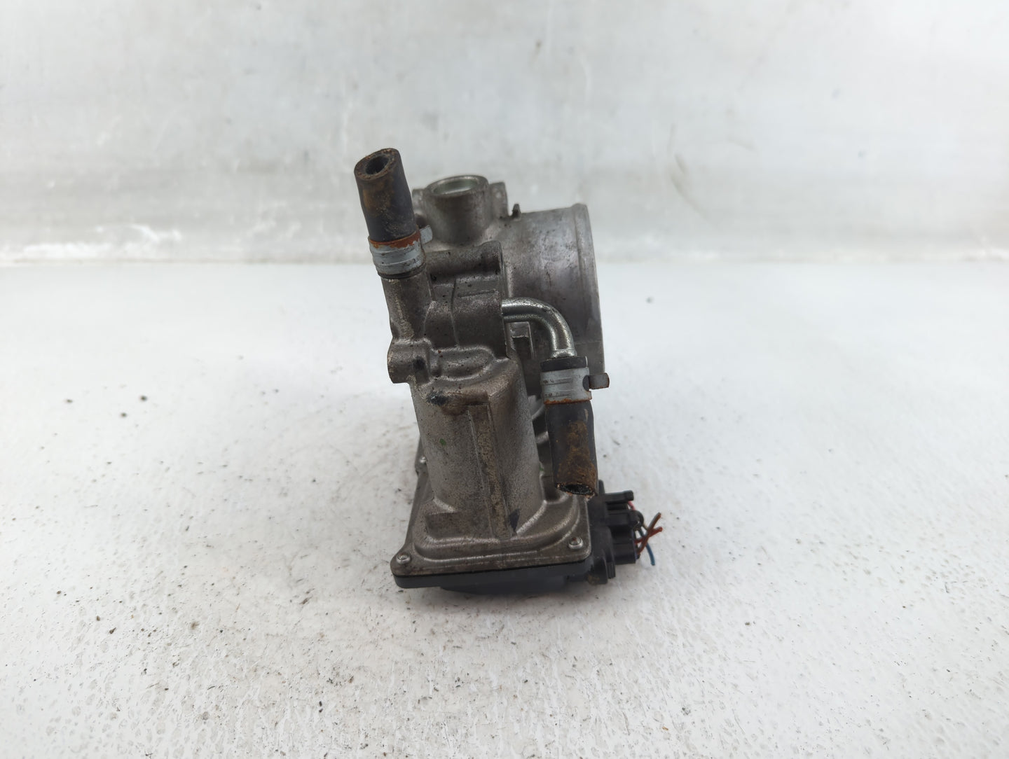 2013-2019 Subaru Legacy Throttle Body P/N:16112AA38A Fits Fits 2013 2014 2015 2016 2017 2018 2019 OEM Used Auto Parts - Oemu