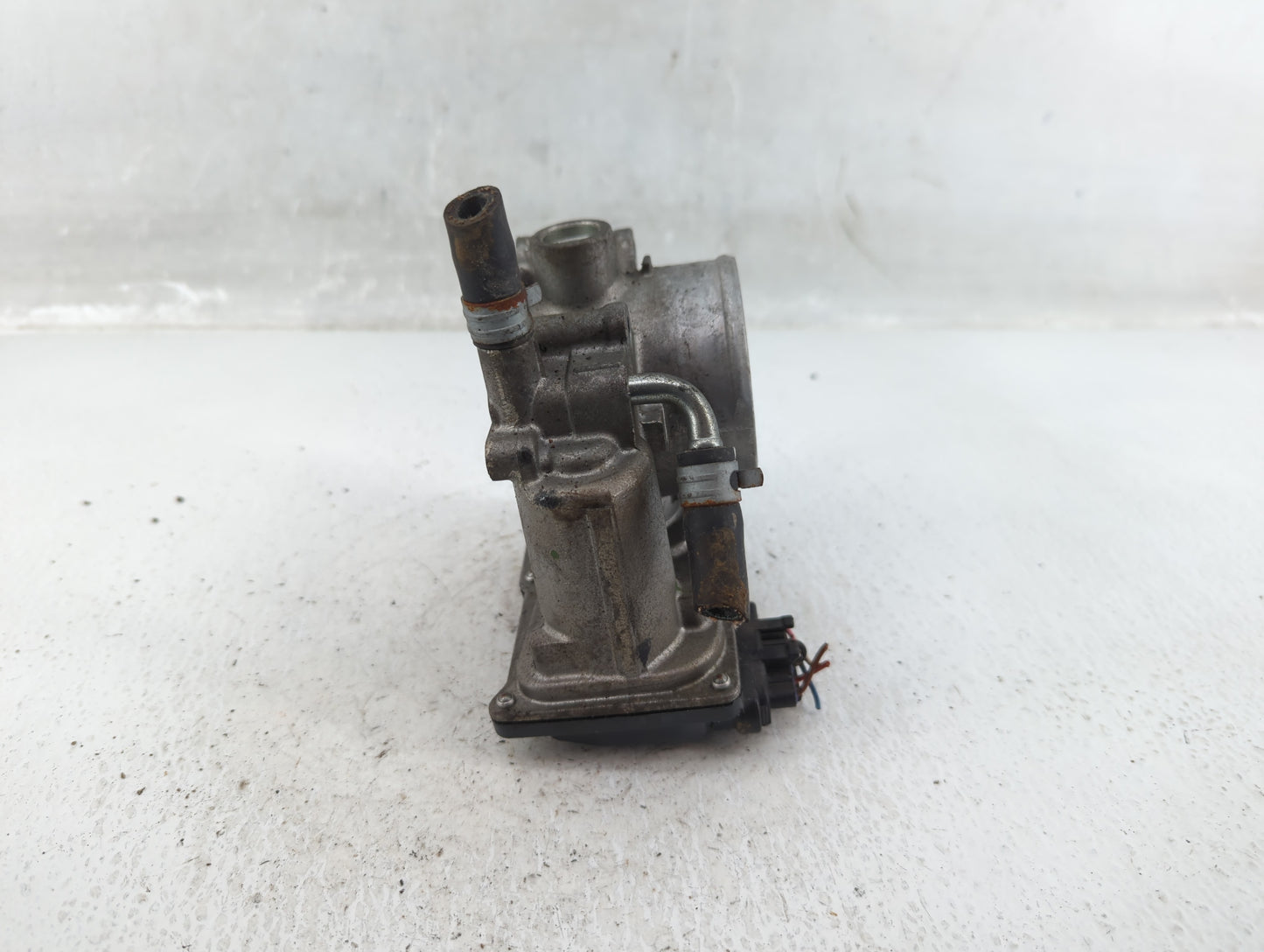 2013-2019 Subaru Legacy Throttle Body P/N:16112AA38A Fits Fits 2013 2014 2015 2016 2017 2018 2019 OEM Used Auto Parts - Oemu
