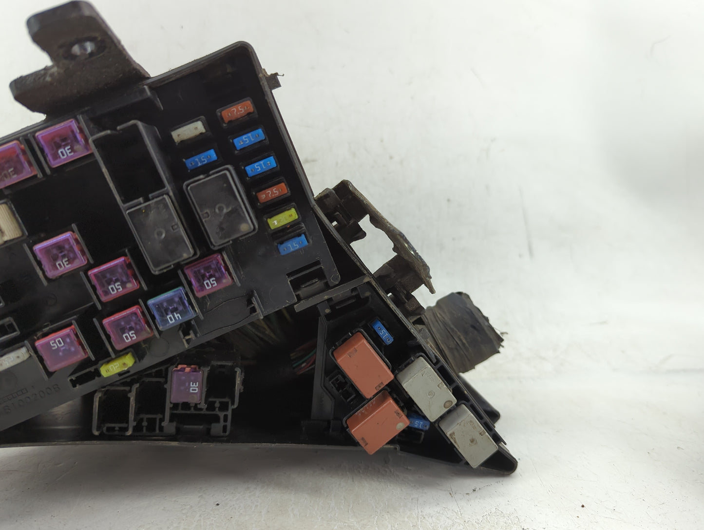 2013-2014 Subaru Xv Fusebox Fuse Box Panel Relay Module P/N:MB100200B Fits Fits 2012 2013 2014 OEM Used Auto Parts - Oemused
