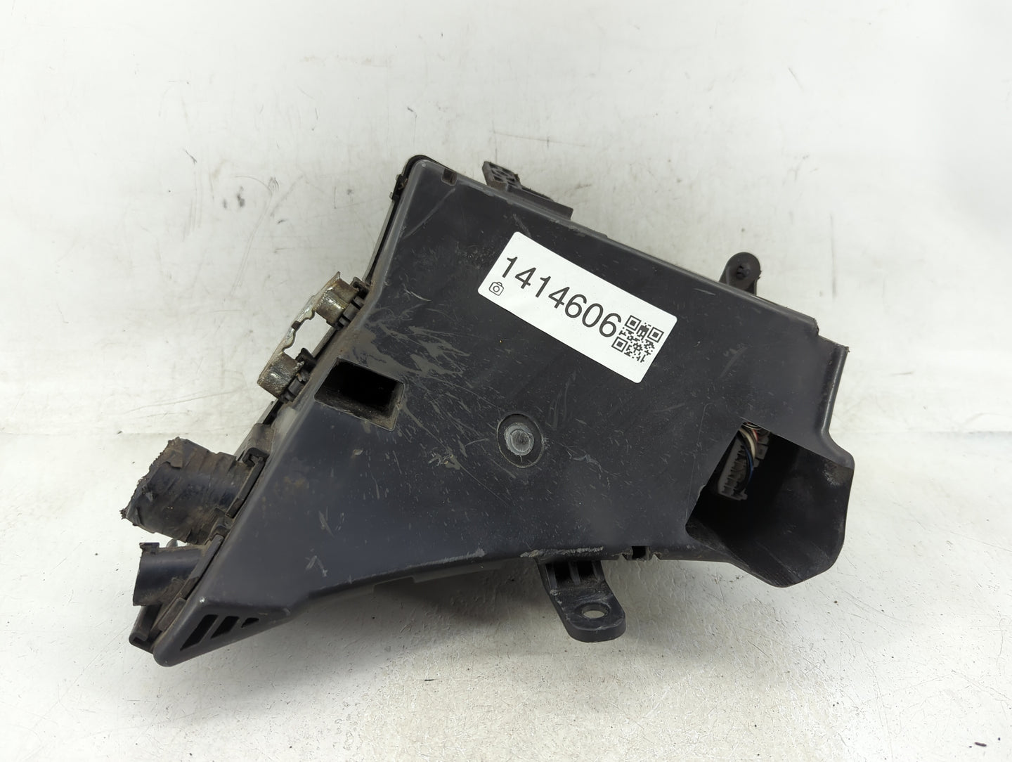 2013-2014 Subaru Xv Fusebox Fuse Box Panel Relay Module P/N:MB100200B Fits Fits 2012 2013 2014 OEM Used Auto Parts - Oemused