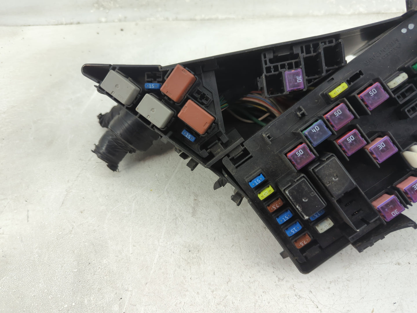 2013-2014 Subaru Xv Fusebox Fuse Box Panel Relay Module P/N:MB100200B Fits Fits 2012 2013 2014 OEM Used Auto Parts - Oemused