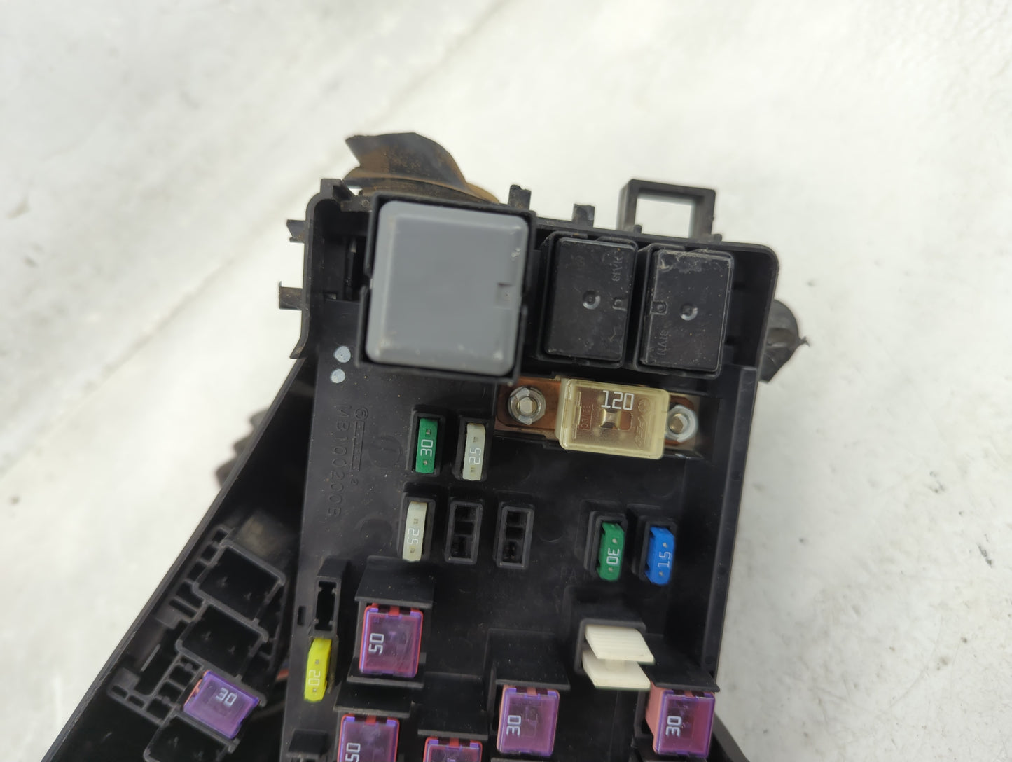 2013-2014 Subaru Xv Fusebox Fuse Box Panel Relay Module P/N:MB100200B Fits Fits 2012 2013 2014 OEM Used Auto Parts - Oemused