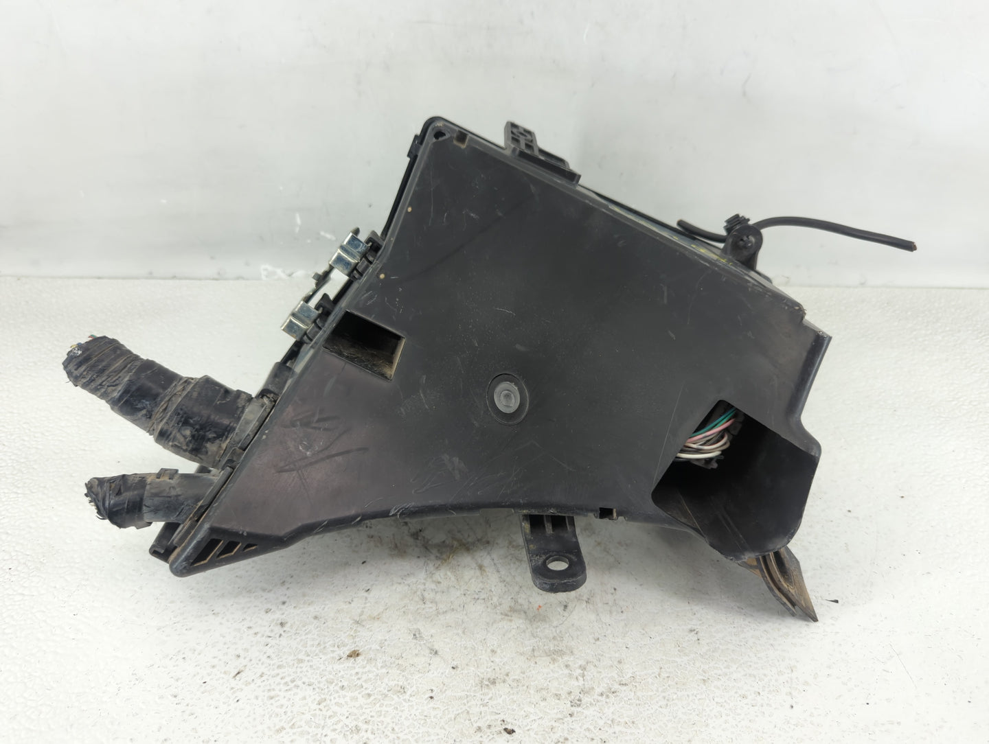 2013-2014 Subaru Xv Fusebox Fuse Box Panel Relay Module P/N:MB100200B Fits Fits 2012 2013 2014 OEM Used Auto Parts - Oemused