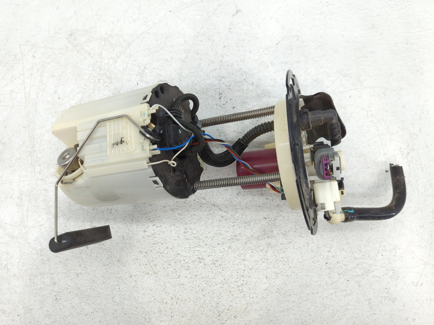 Suzuki Verona Electrical Gas Fuel Pump Assembly - Oemusedautoparts1.com
