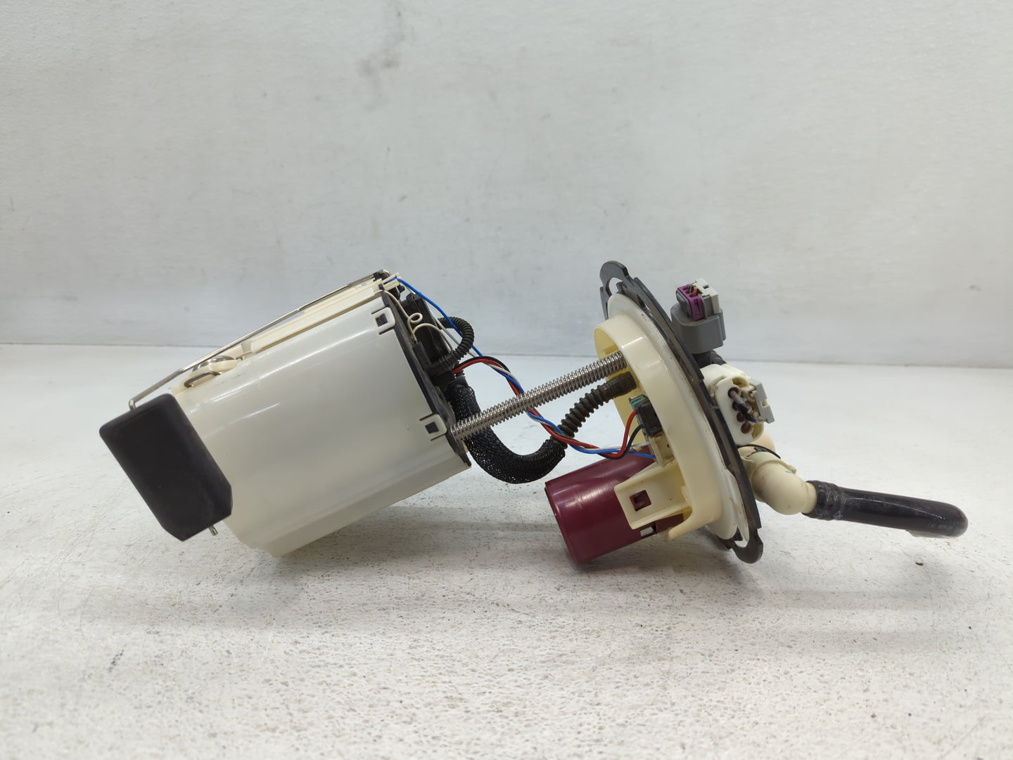 Suzuki Verona Electrical Gas Fuel Pump Assembly - Oemusedautoparts1.com