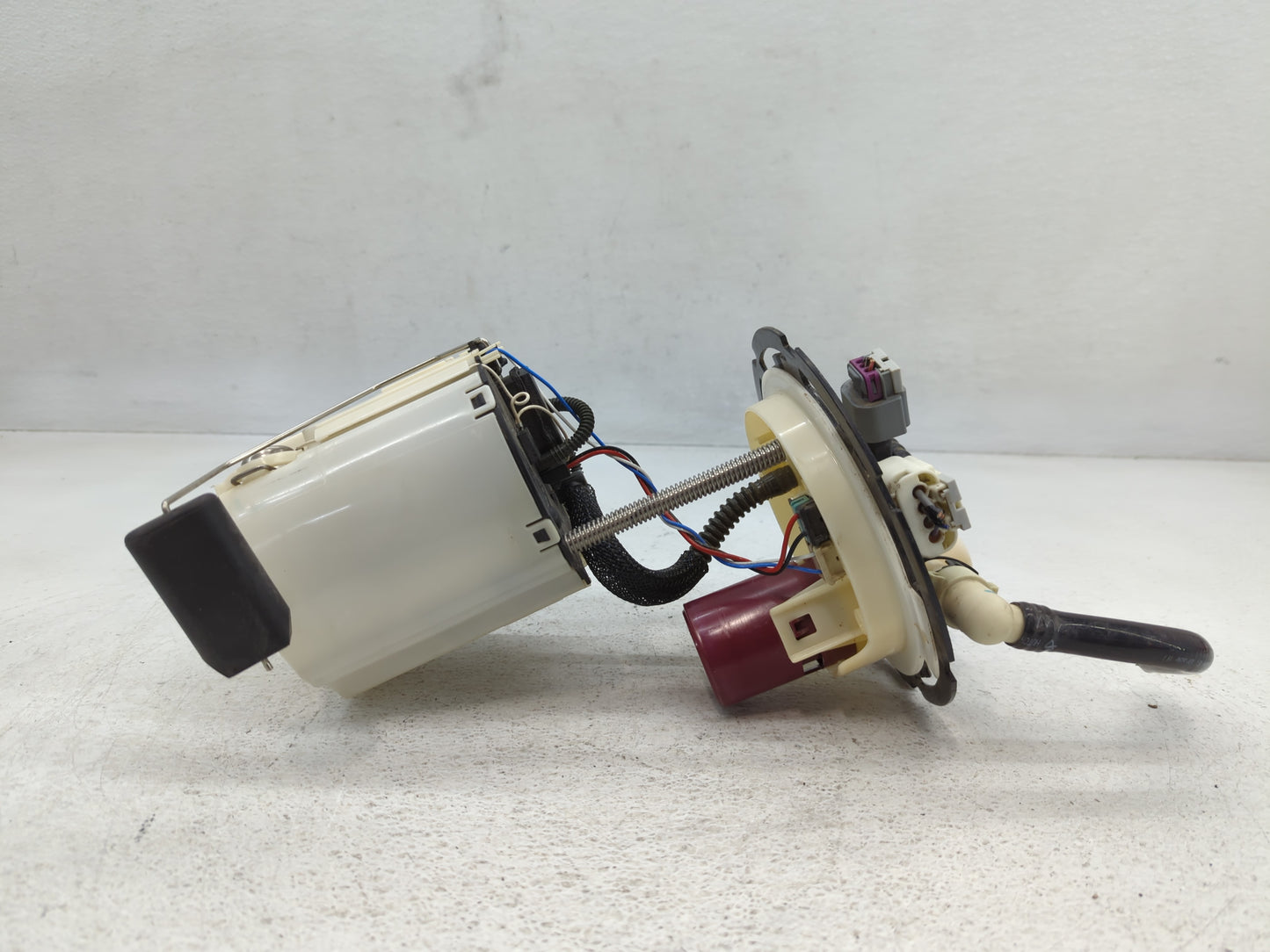 Suzuki Verona Electrical Gas Fuel Pump Assembly - Oemusedautoparts1.com