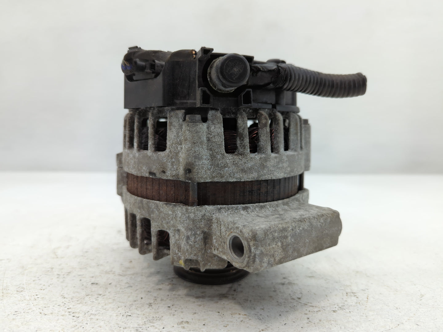 2014 Suzuki Verona Alternator Replacement Generator Charging Assembly Engine OEM P/N:13588321 Fits OEM Used Auto Parts - Oem
