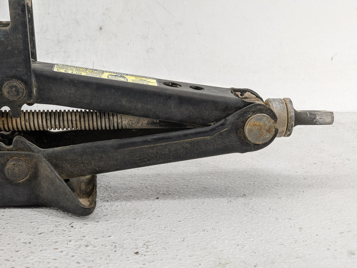 2014 Toyota Avalon Spare Scissor Car Jack - Oemusedautoparts1.com