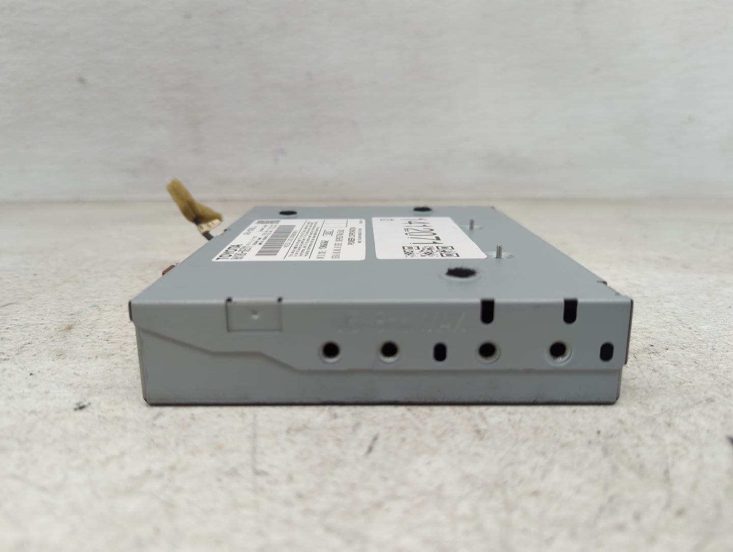 2014-2018 Toyota Avalon Radio AM FM Cd Player Receiver Replacement P/N:86180-0E011 Fits OEM Used Auto Parts - Oemusedautopar