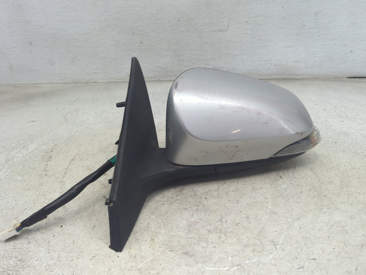 2013-2018 Toyota Avalon Driver Side View Mirror - Left Door Mirror OEM Used - Oemusedautoparts1.com