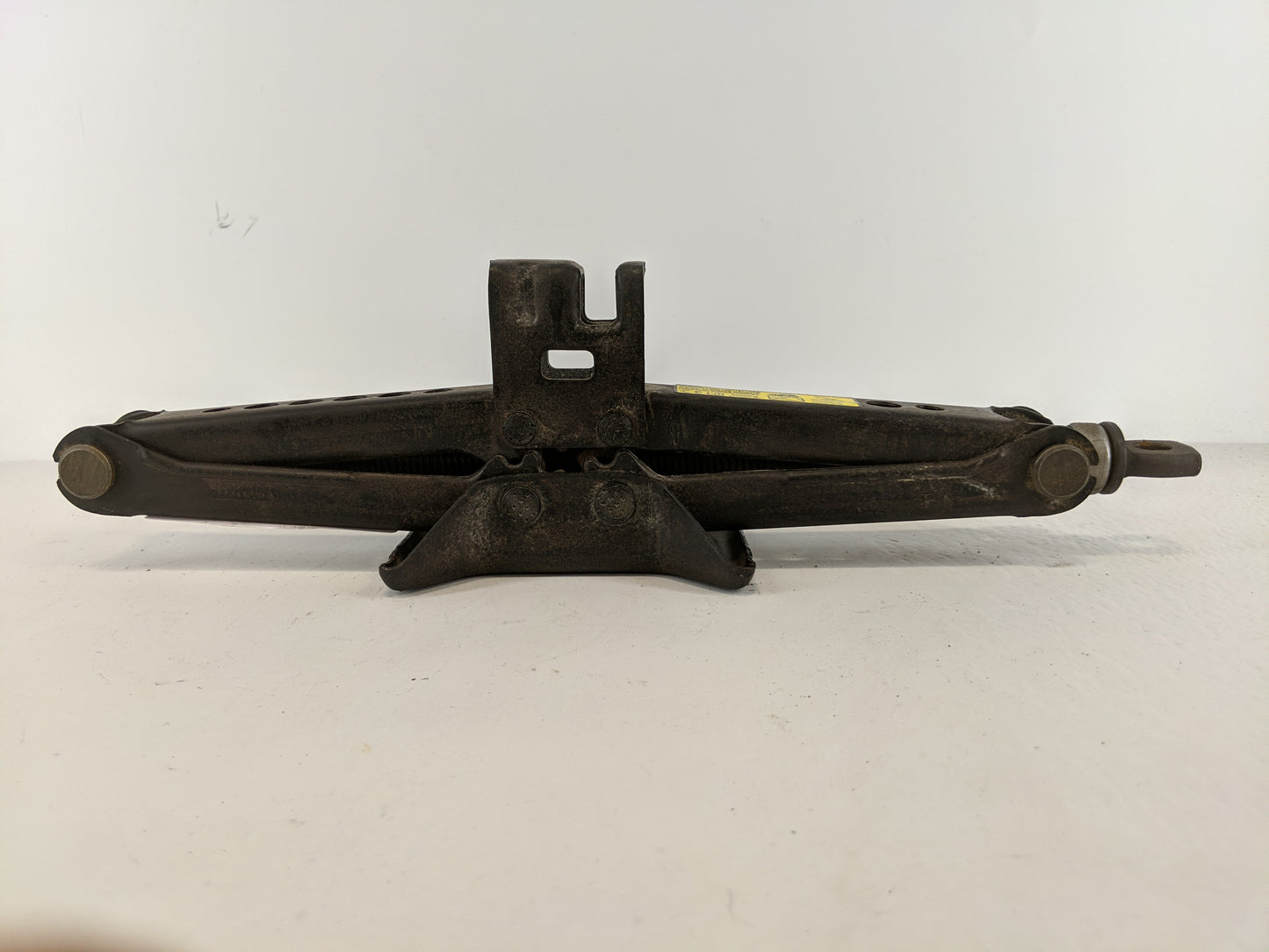 2014 Toyota Camry Spare Scissor Car Jack 1100775 - Oemusedautoparts1.com