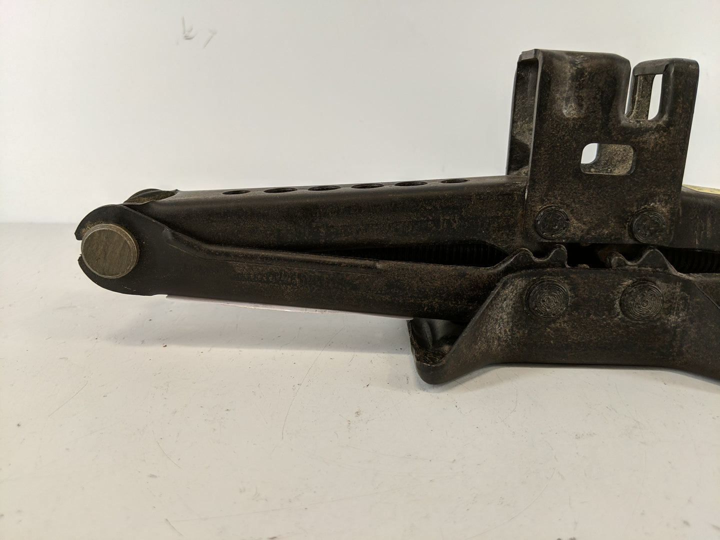 2014 Toyota Camry Spare Scissor Car Jack 1100775 - Oemusedautoparts1.com
