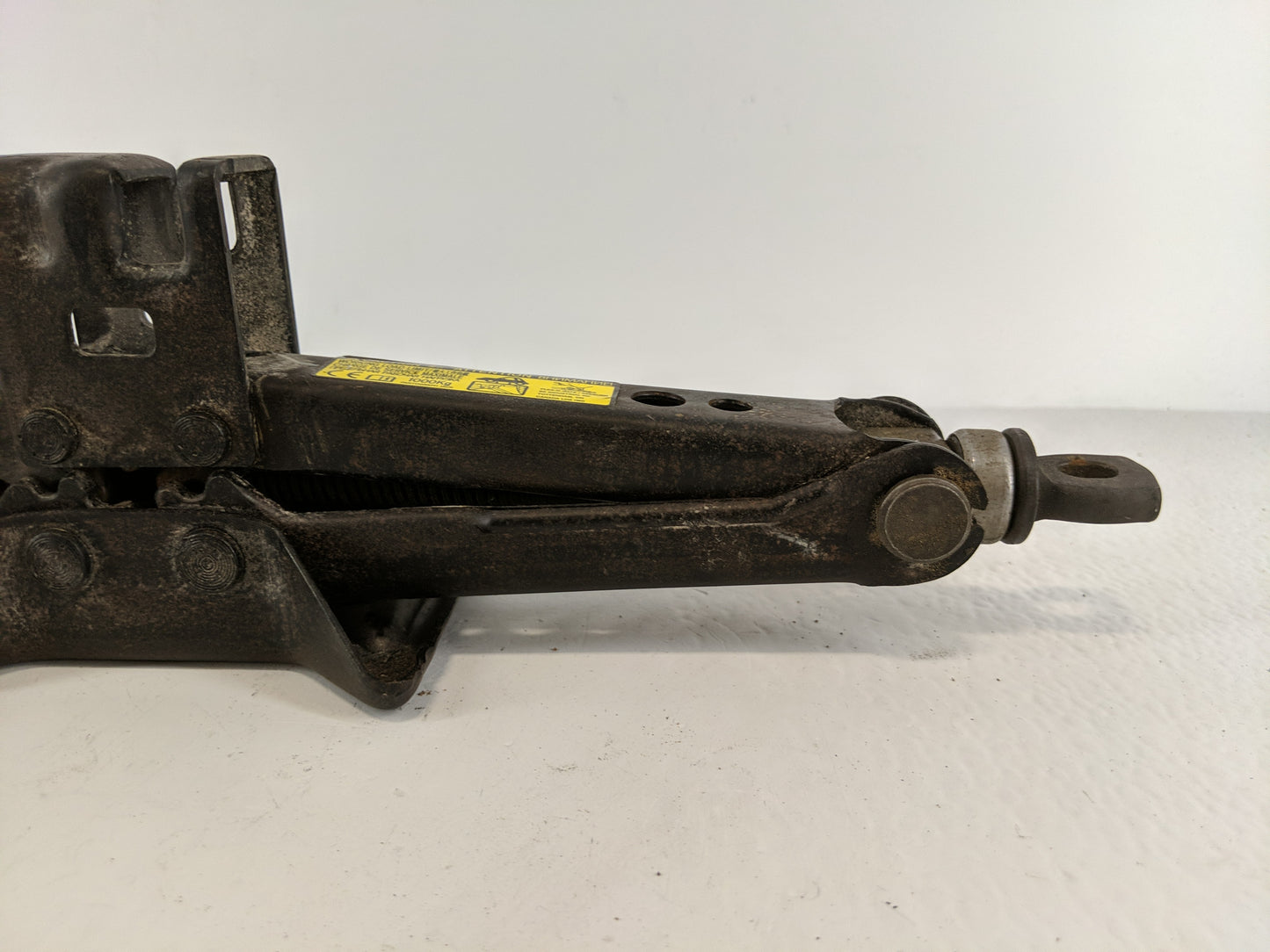 2014 Toyota Camry Spare Scissor Car Jack 1100775 - Oemusedautoparts1.com