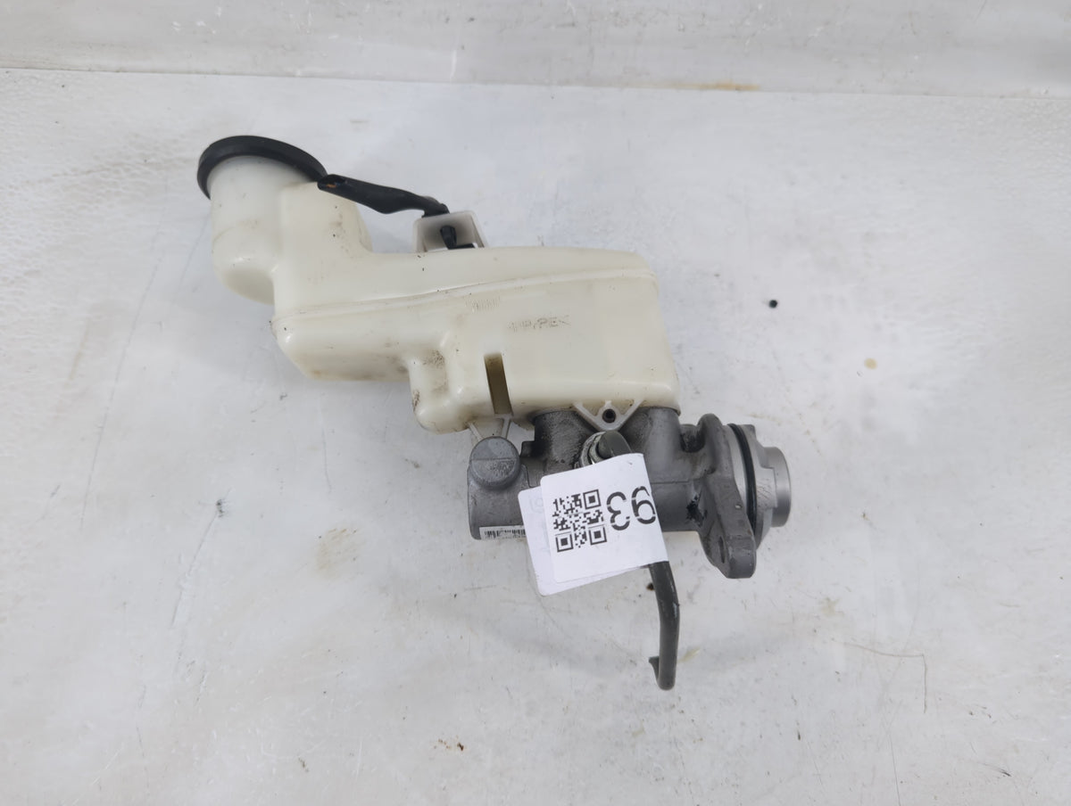 Toyota Camry Brake Master Cylinder 1198893 - Oemusedautoparts1.com