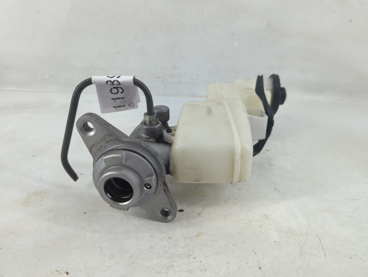 Toyota Camry Brake Master Cylinder 1198893 - Oemusedautoparts1.com