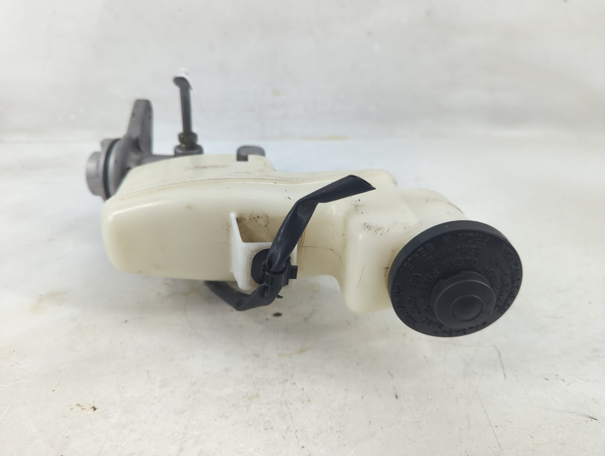 Toyota Camry Brake Master Cylinder 1198893 - Oemusedautoparts1.com