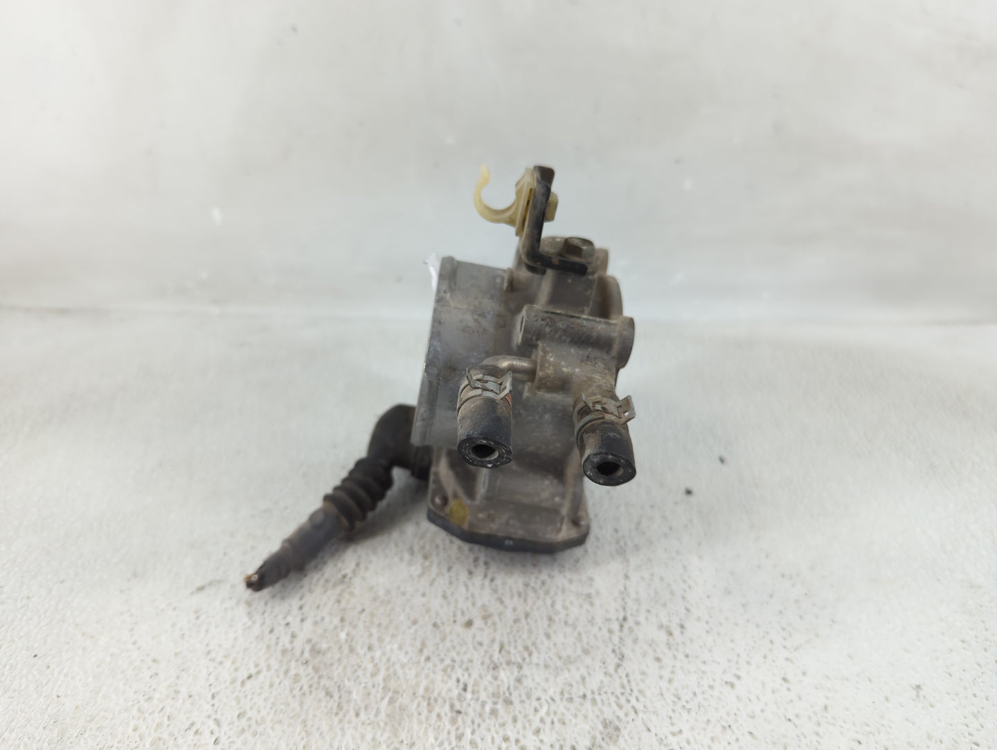 2010-2017 Toyota Camry Throttle Body P/N:22030-0V010 Fits Fits 2009 2010 2011 2012 2013 2014 2015 2016 2017 2018 2019 OEM Us