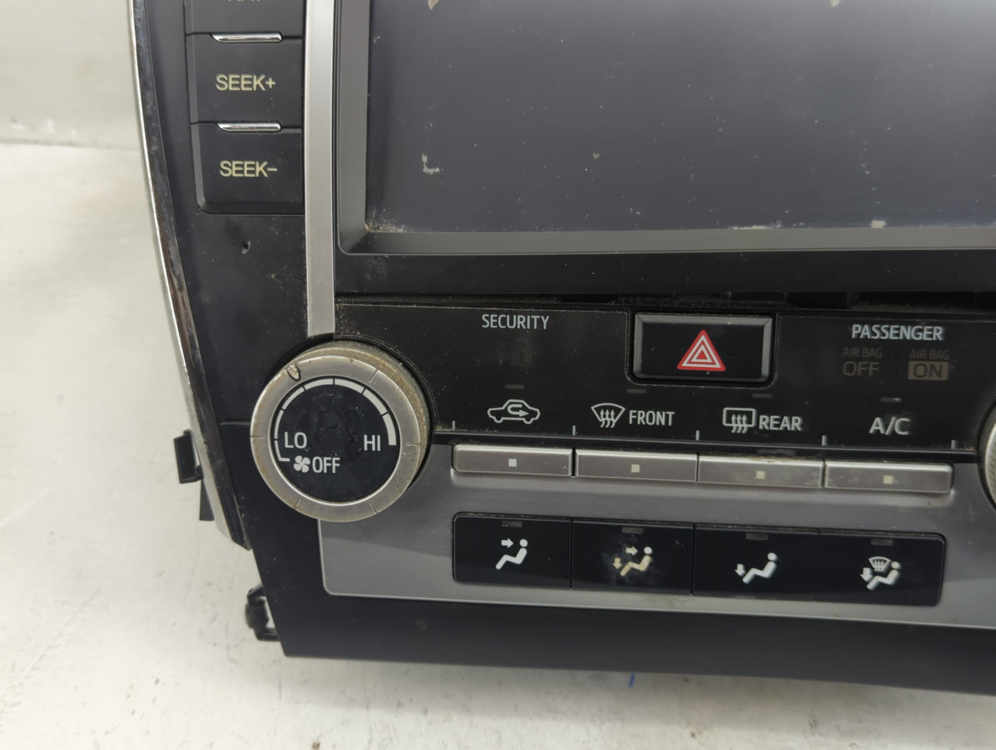 2014 Toyota Camry Radio AM FM Cd Player Receiver Replacement P/N:86140-06011 Fits OEM Used Auto Parts - Oemusedautoparts1.co
