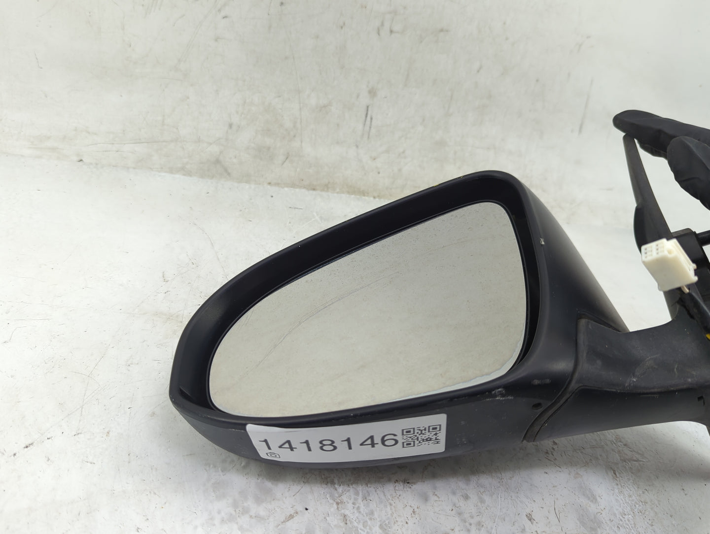 2012-2014 Toyota Camry Driver Side View Mirror - Left Door Mirror OEM Used - Oemusedautoparts1.com