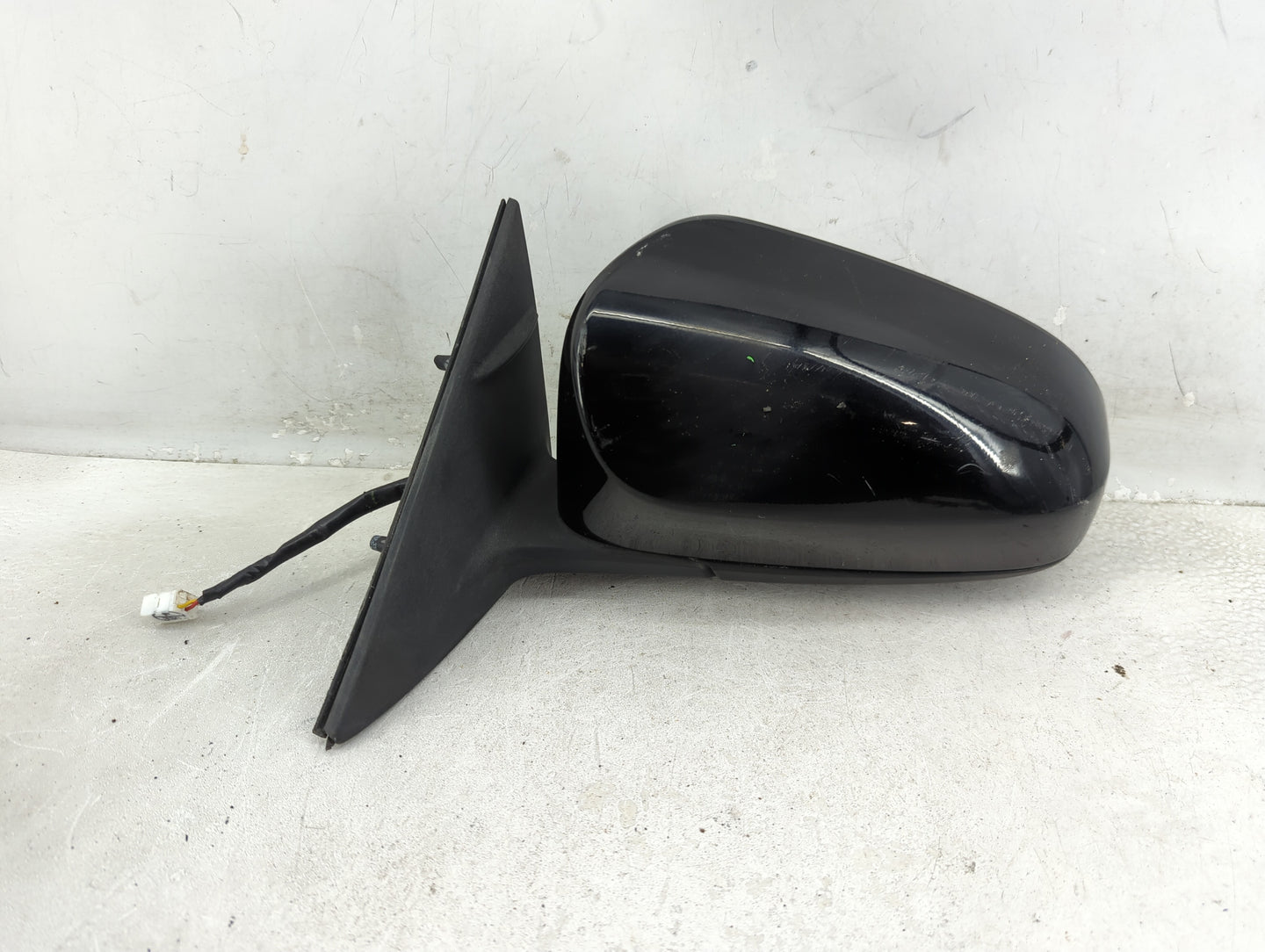 2012-2014 Toyota Camry Driver Side View Mirror - Left Door Mirror OEM Used - Oemusedautoparts1.com