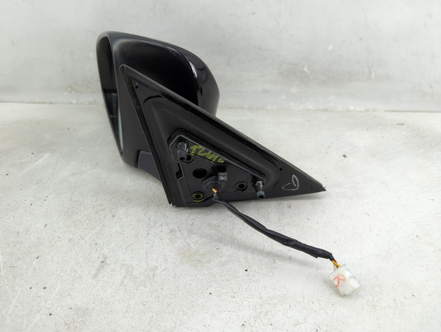 2012-2014 Toyota Camry Driver Side View Mirror - Left Door Mirror OEM Used - Oemusedautoparts1.com