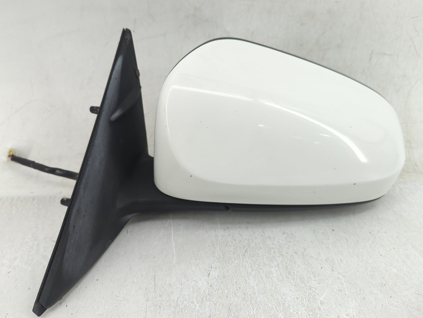 2012-2014 Toyota Camry Driver Side View Mirror - Left Door Mirror OEM Used - Oemusedautoparts1.com