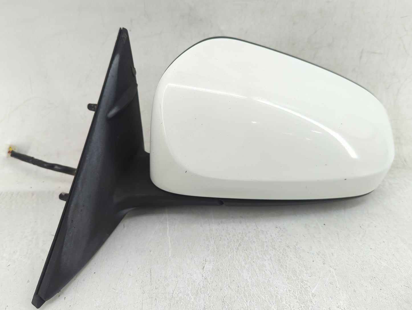 2012-2014 Toyota Camry Driver Side View Mirror - Left Door Mirror OEM Used - Oemusedautoparts1.com