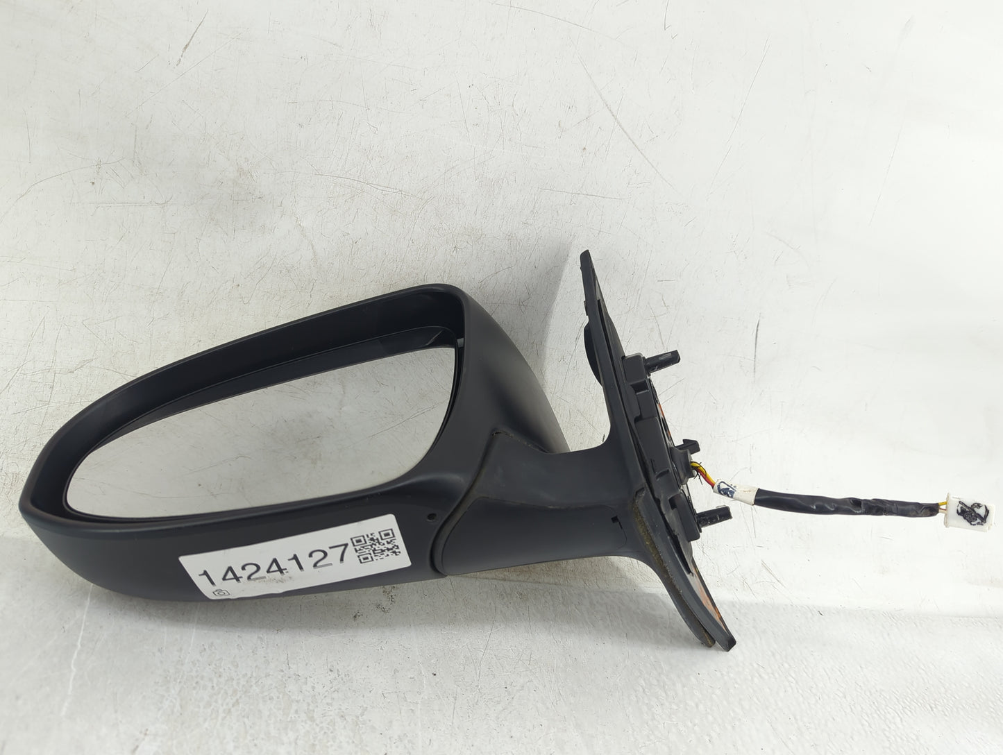 2012-2014 Toyota Camry Driver Side View Mirror - Left Door Mirror OEM Used - Oemusedautoparts1.com