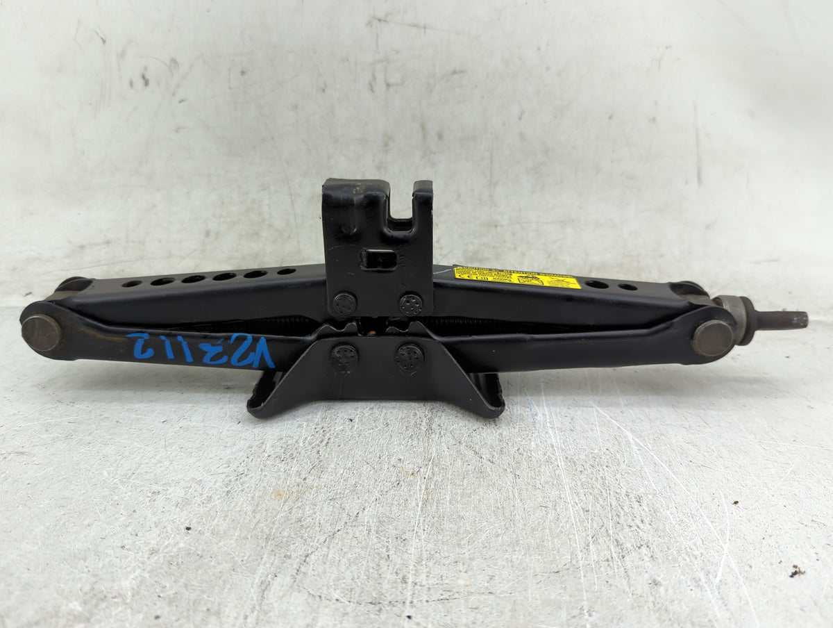 2014 Toyota Camry Spare Scissor Car Jack 1431839 - Oemusedautoparts1.com