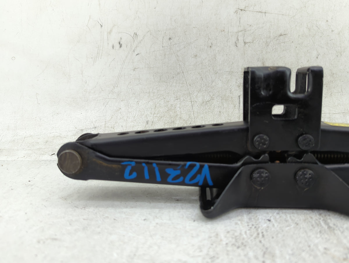 2014 Toyota Camry Spare Scissor Car Jack 1431839 - Oemusedautoparts1.com
