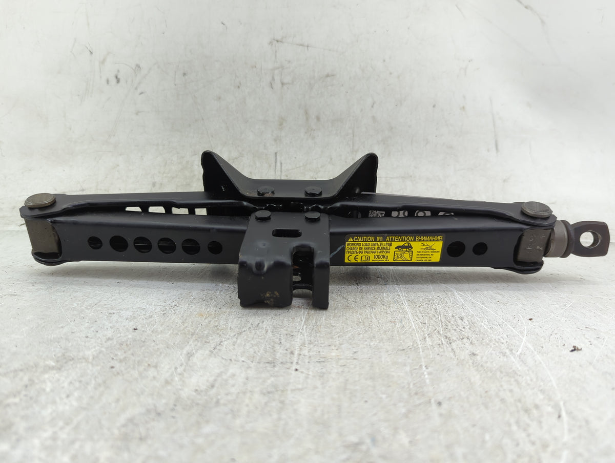 2014 Toyota Camry Spare Scissor Car Jack 1431839 - Oemusedautoparts1.com
