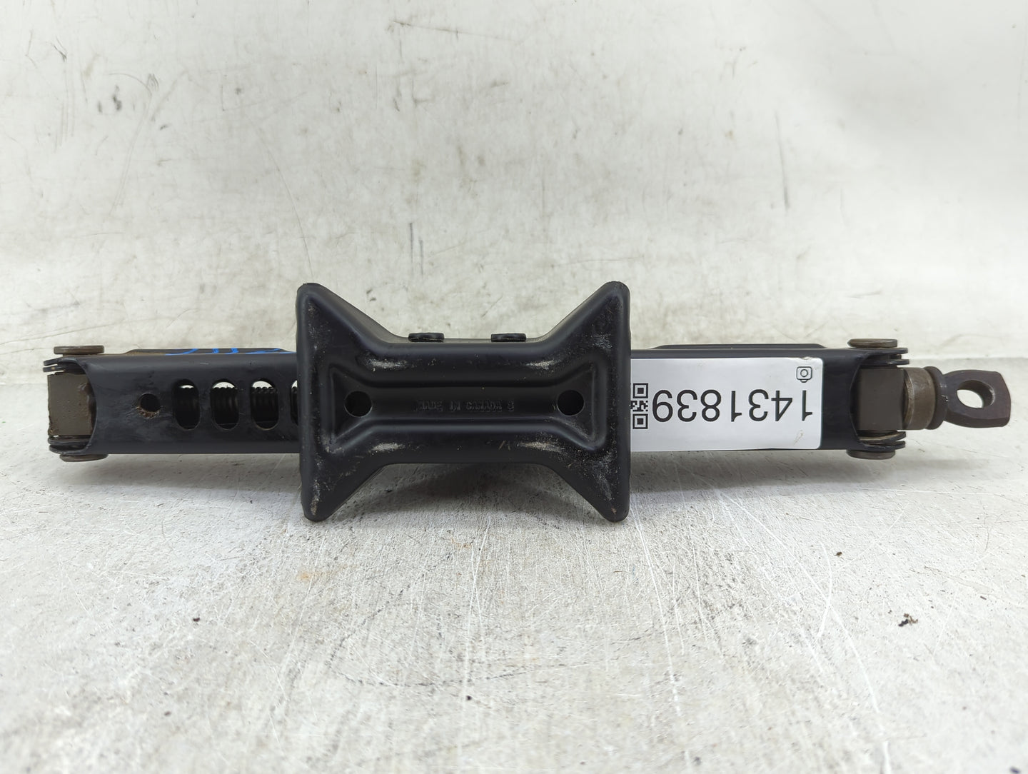 2014 Toyota Camry Spare Scissor Car Jack 1431839 - Oemusedautoparts1.com