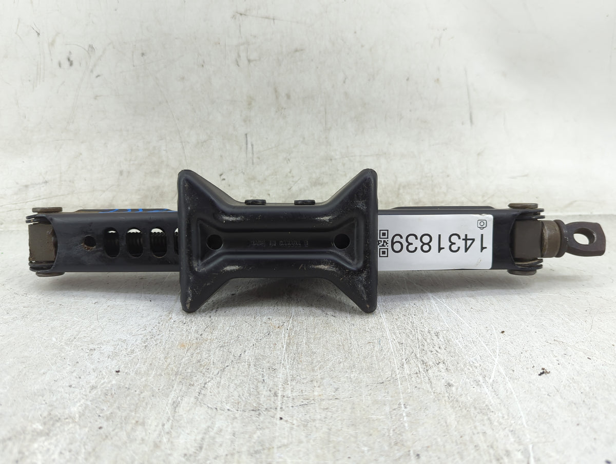 2014 Toyota Camry Spare Scissor Car Jack 1431839 - Oemusedautoparts1.com