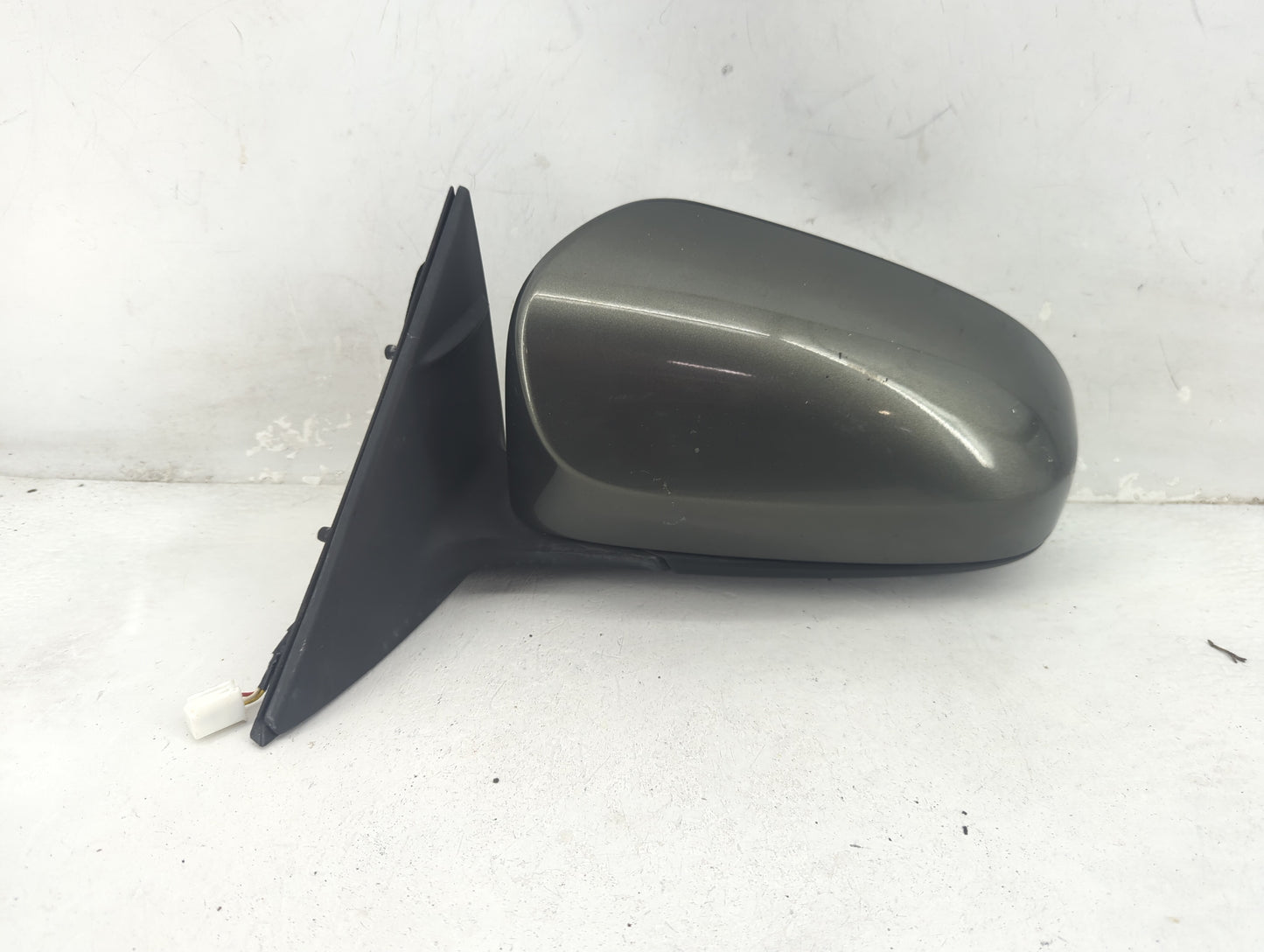 2012-2014 Toyota Camry Driver Side View Mirror - Left Door Mirror OEM Used - Oemusedautoparts1.com