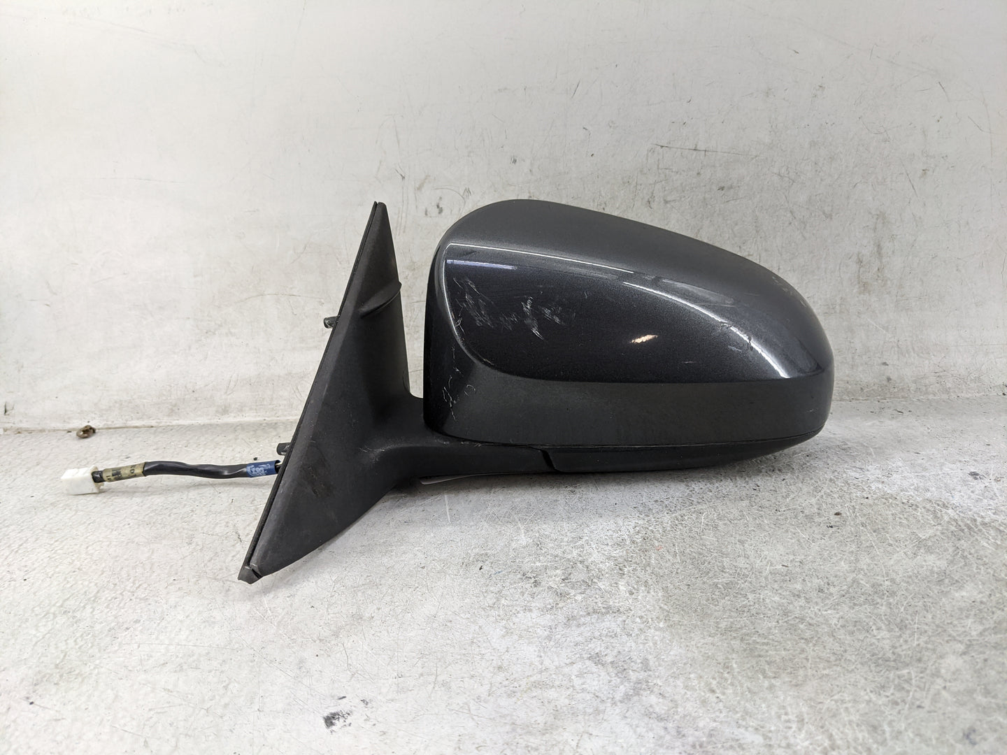 2012-2014 Toyota Camry Driver Side View Mirror - Left Door Mirror OEM Used - Oemusedautoparts1.com